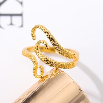 Premium gold ring designed with intricate tentacle details, perfect for stylish accessories and eye-catching jewelry lovers.