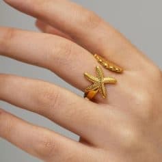 Elegant gold starfish ring for women, featuring intricate details and sparkling accents, perfect for stylish jewelry collections.