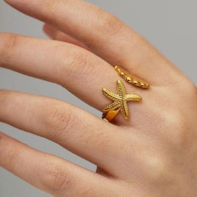 Elegant gold starfish ring for women, featuring intricate details and sparkling accents, perfect for stylish jewelry collections.