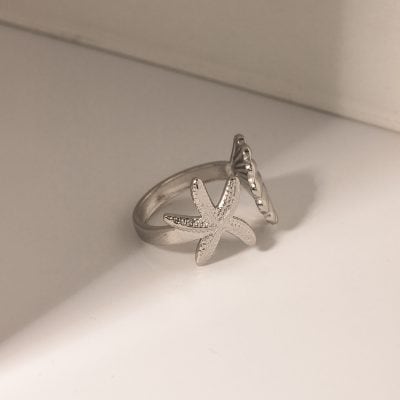 Elegant silver starfish-shaped ring with embedded crystals, perfect for beach-inspired jewelry lovers and everyday wear. Shop stylish, high-quality jewelry at Monalisa Store.