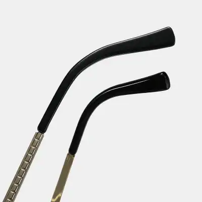High-quality optometry accessories featuring sleek black temple tips and strong metal hinges for comfortable, reliable eyewear wear. Ideal for optical stores and eyewear professionals.