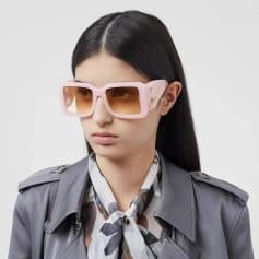 Stylish oversized pink sunglasses for women, perfect for sun protection and trendy fashion statements.