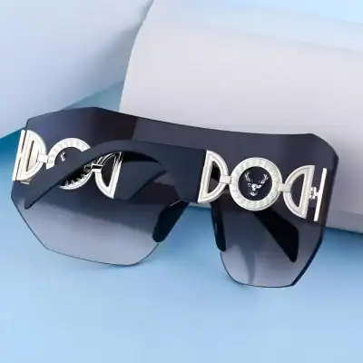 Luxury sunglasses featuring Monalisa d logo and sleek black frame, perfect for UV protection and fashion statement.