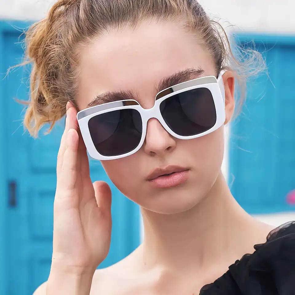 High-quality sunglasses with UV protection for fashion and eye health. Perfect for your outdoor activities and adding style to your look. Explore the latest eyewear trends at Monalisa Store.