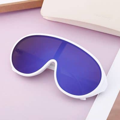 Stylish blue-tinted sunglasses for eye protection and fashion, ideal for outdoor activities and sun protection. Perfect accessory for daily wear or special occasions.