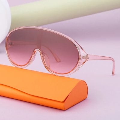 Pink sunglasses with a sleek design, UV protection, and comfortable fit, perfect for fashion and sun protection. Ideal for women seeking trendy eyewear.