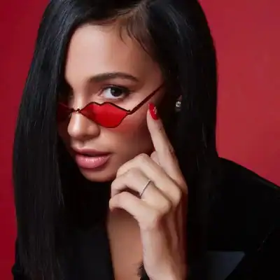 Fashion sunglasses for women, trendy eye accessories, stylish eyewear, Monalisa Store optometry, chic sun shades, modern eyewear collection, women's fashion accessories.