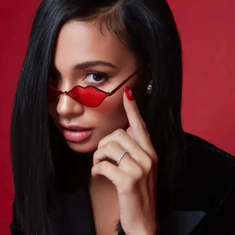 Fashion sunglasses for women, trendy eye accessories, stylish eyewear, Monalisa Store optometry, chic sun shades, modern eyewear collection, women's fashion accessories.