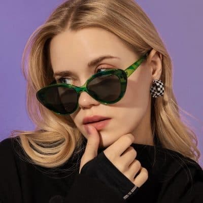 Chic green sunglasses with dark lenses, perfect for fashionable women seeking trendy eye accessories from Monalisa Store.