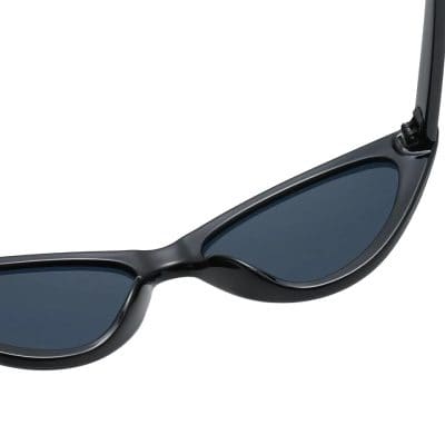 Stylish black sunglasses with dark lenses, perfect for eye protection and fashion. Ideal for men and women seeking modern, high-quality eyewear for outdoor activities and daily wear.
