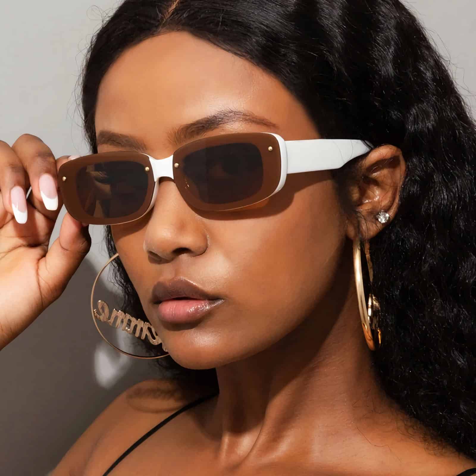Stylish sunglasses model focusing on monitor eye protection and fashion accessories. Perfect for enhancing your style with high-quality eyewear at Monalisa Medical Store.