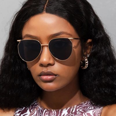 Fashionable women’s sunglasses featuring a chic black lens and gold accents, ideal for stylish summer wear.