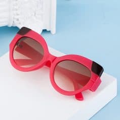 Stylish pink sunglasses with gradient lenses, perfect for sunny days and fashion-forward looks. Ideal for women seeking trendy optical accessories from Monalisa Store.