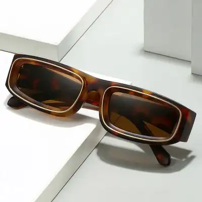 Stylish tortoiseshell sunglasses with rectangular dark lenses for UV protection, ideal for both men and women seeking fashionable eyewear accessories.