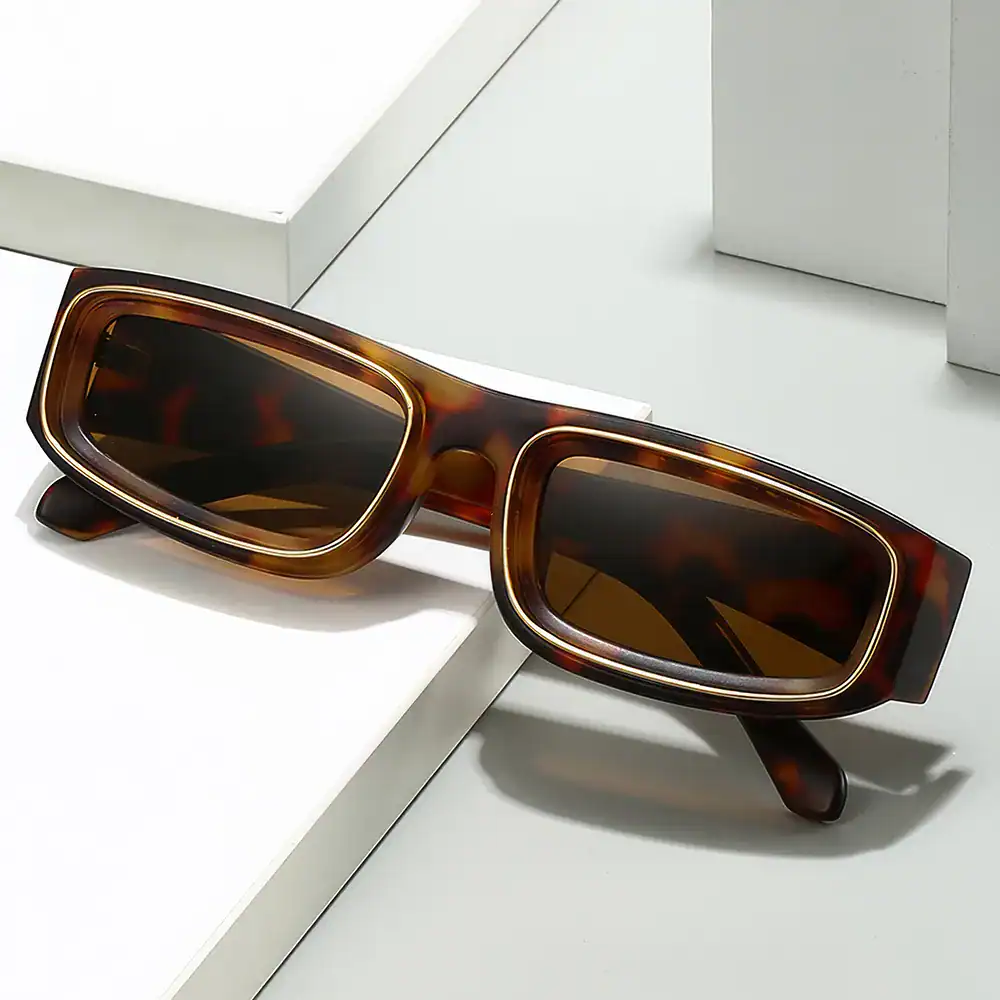 Stylish tortoiseshell sunglasses with rectangular dark lenses for UV protection, ideal for both men and women seeking fashionable eyewear accessories.