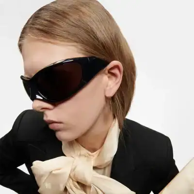 Stylish black oversized sunglasses for women, perfect for UV protection and fashionable accessories. Ideal for outdoor activities and adding a chic touch to your look.