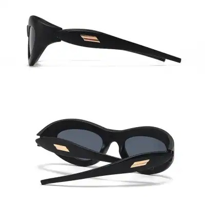 Stylish black sunglasses featuring a sleek design, UV-protective dark lenses, and elegant gold details, perfect for modern fashion and eye health.