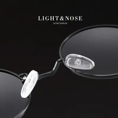 High-quality stylish sunglasses with adjustable nose pads, perfect for UV protection and fashion accessories. Ideal for outdoor activities and daily wear.