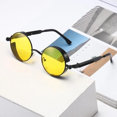 Stylish yellow mirrored sunglasses for trendy eyewear and sun protection, ideal for fashion-forward individuals seeking high-quality optical accessories. Perfect for summer and outdoor activities.