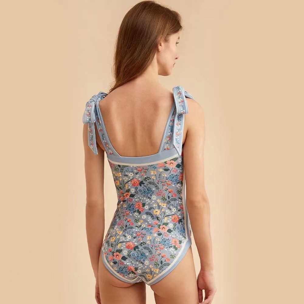 Luxurious floral lingerie featuring bow details on shoulder straps, perfect for stylish and comfortable optical wear enthusiasts. High-quality design ideal for enhancing your confidence and optical aesthetics.