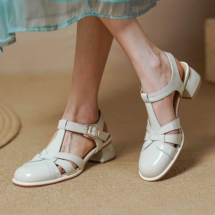 Comfortable white women's dress shoes with buckle detail, suitable for office or casual wear. High-quality material, stylish design, perfect for women seeking fashionable footwear.