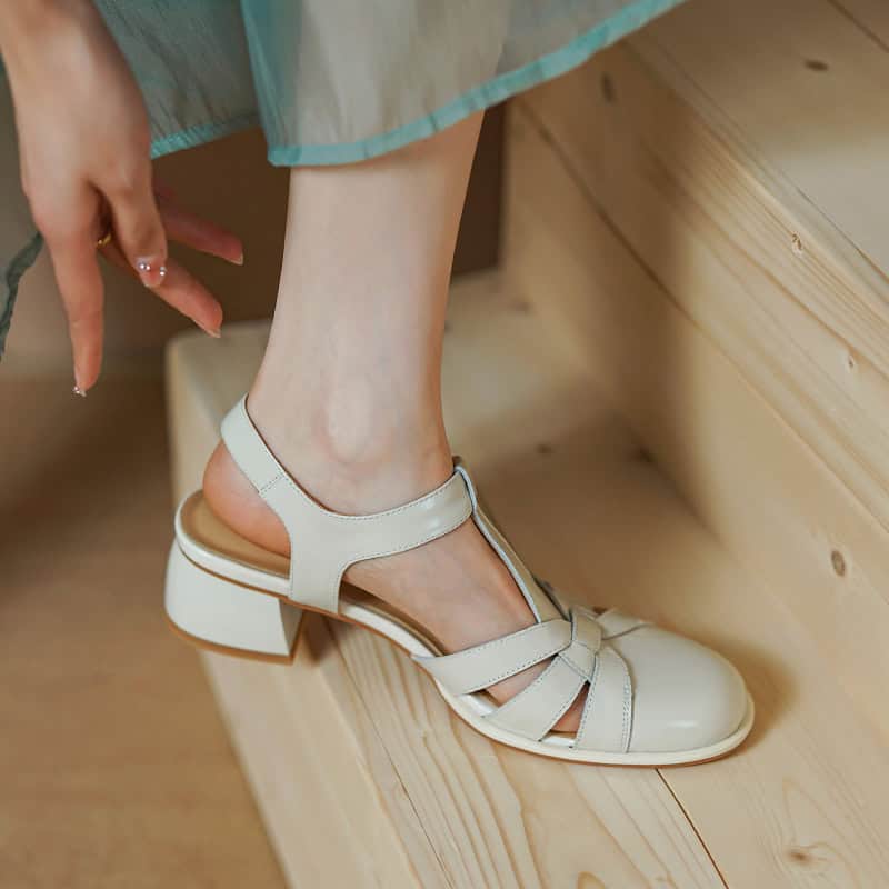 Comfortable white women's sandal with ankle strap, stylish block heel, perfect for summer and casual wear.