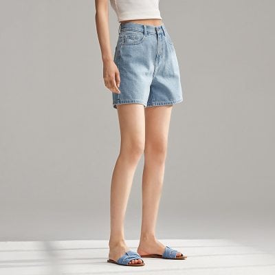 Comfortable high-waisted denim shorts perfect for casual summer wear. Stylish, lightweight, and versatile for everyday outfits.