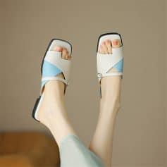 Elegant and comfortable women's slip-on sandals perfect for casual wear and outings. Featuring a modern design with a mix of colors for versatile style.