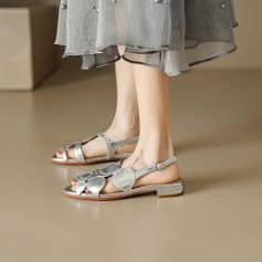 Stylish silver sandals with circular embellishments, perfect for enhancing your look. Ideal for casual or special occasions, combining comfort and fashion.