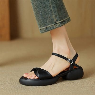 Comfortable black open-toe sandal with ankle strap, ideal for casual and everyday wear, available at Monalisa Store.