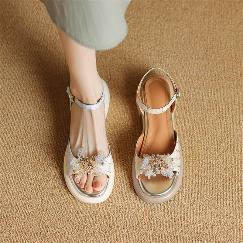 Footwear with floral accents, fashionable and comfortable sandals for women, available at Monalisa Store, ideal for parties, weddings, or everyday style.