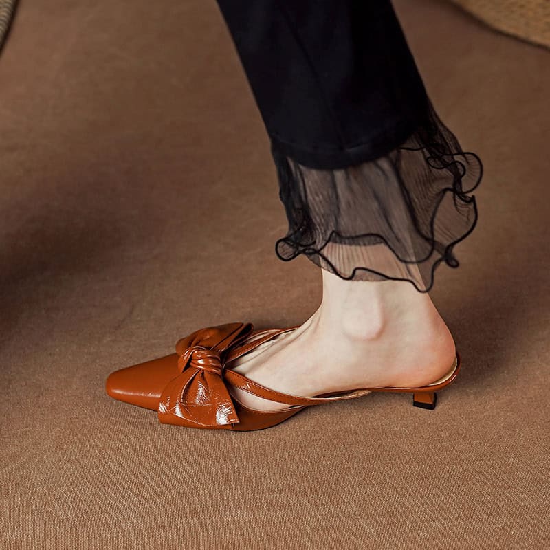 Chic brown pointed-toe shoes with bow detail, ideal for women wanting stylish footwear from Monalisa Store. Perfect for elegant occasions and everyday wear.