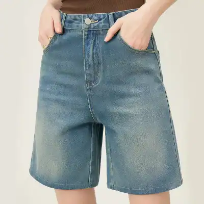 Comfortable and trendy denim shorts perfect for casual wear, made from high-quality denim material, featuring classic stitching and a relaxed fit. Ideal for everyday style.