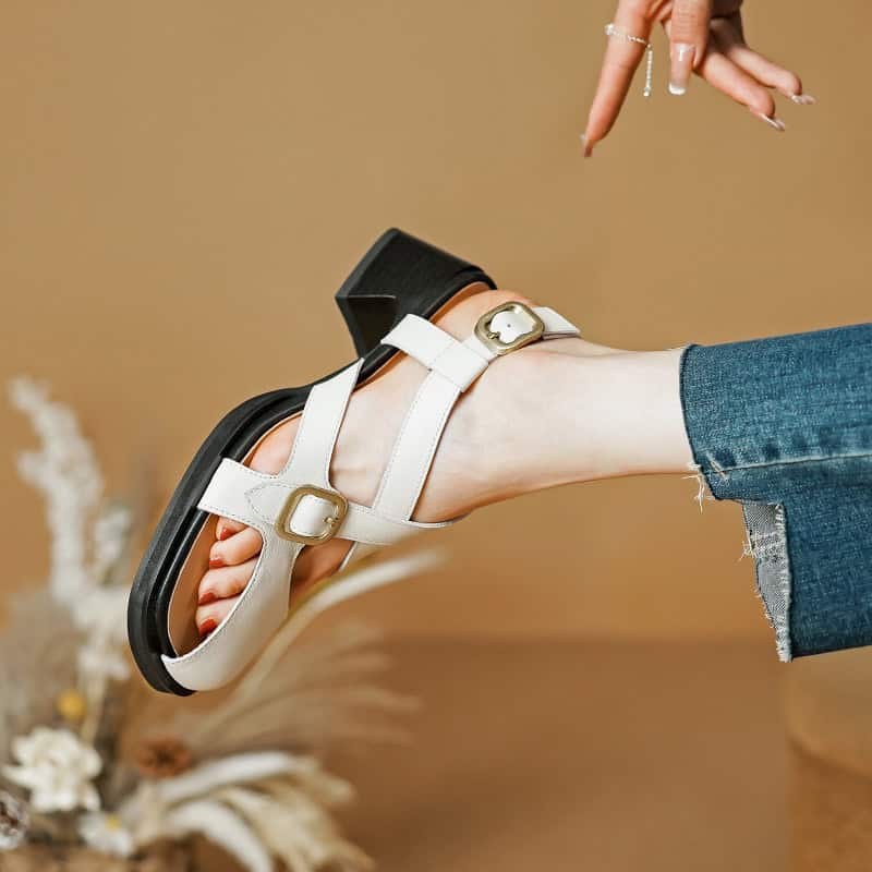 Elegant white sandal with adjustable buckles, perfect for women seeking fashionable footwear. Comfortable and versatile for daily wear and special occasions.