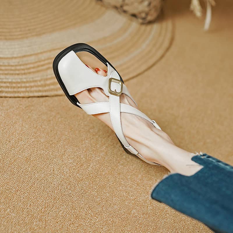 Elegant white sandal with buckle, perfect for stylish footwear options. Comfortable and trendy, ideal for casual and dressy occasions.
