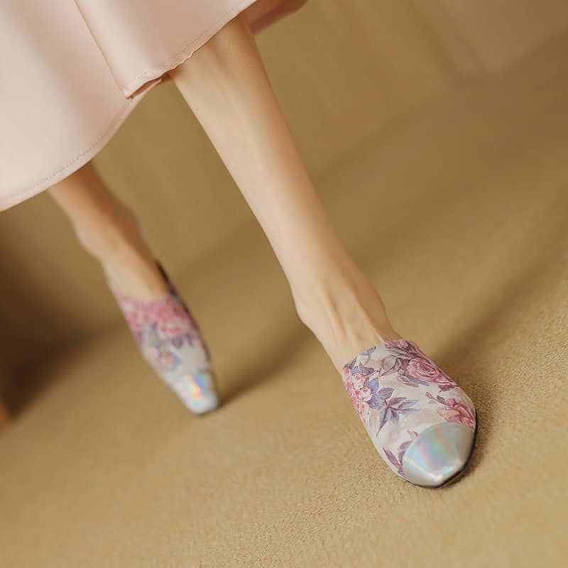 Stylish floral-patterned high heels perfect for women’s fashion and footwear needs.