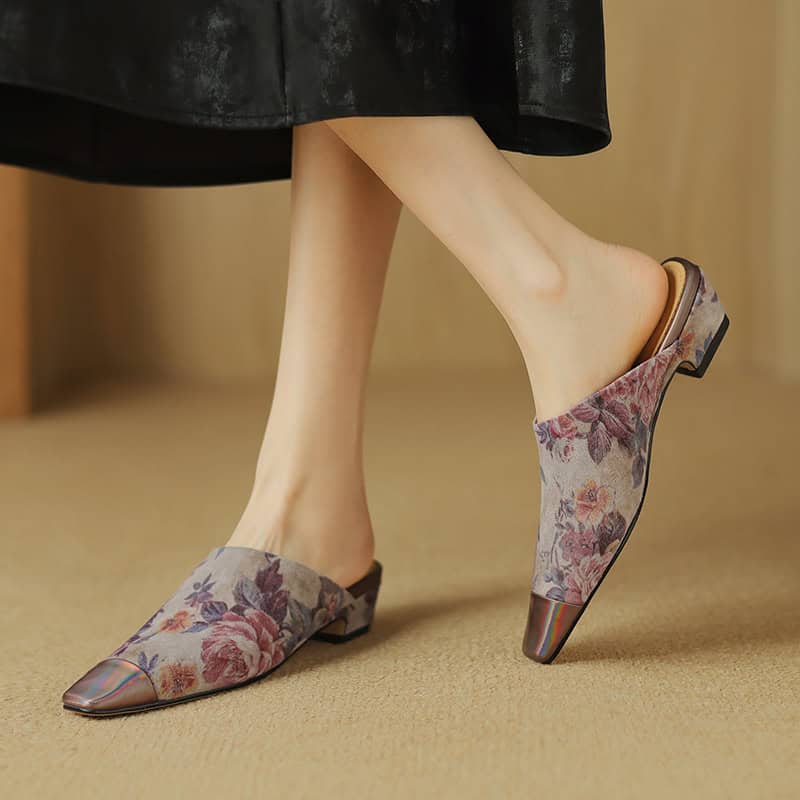 Comfortable floral-patterned women's shoe with a low chunky heel, perfect for stylish everyday wear.