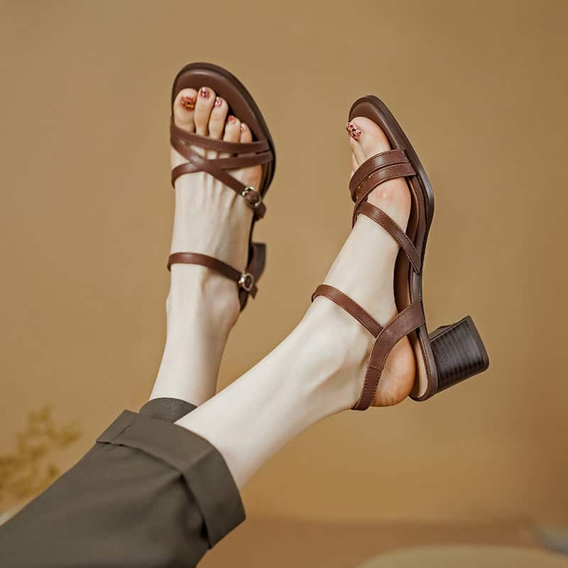 Stylish brown leather sandals for women and men with comfortable block heels, perfect for everyday wear and outdoor activities.