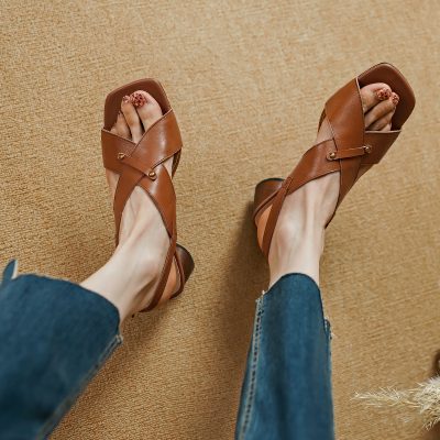 Comfortable brown leather sandals perfect for casual wear and fashion accessories. Ideal for women seeking trendy footwear options.