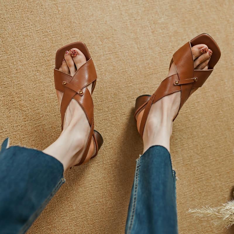 Comfortable brown leather sandals perfect for casual wear and fashion accessories. Ideal for women seeking trendy footwear options.