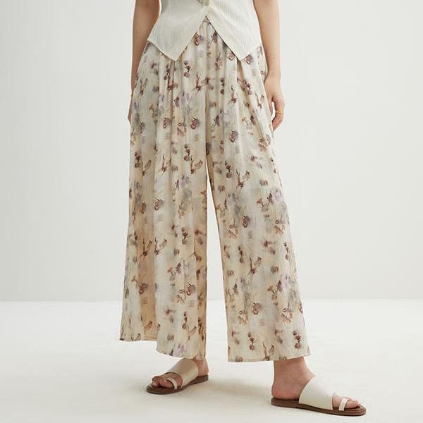 Comfortable floral wide-leg pants with a soft, breathable fabric, perfect for stylish casual wear. Features a loose fit, high waist, and subtle floral print ideal for spring and summer fashion.
