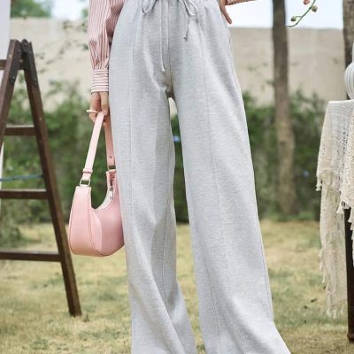 Comfortable women's wide-leg trousers ideal for office or casual wear, featuring a relaxed fit, high waist, and drawstring waistband for adjustable comfort. Perfect for fashion-forward outfits.