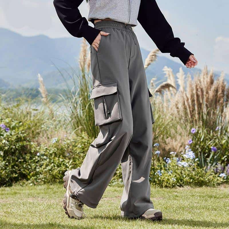 Comfortable outdoor cargo pants, stylish and functional for hiking and casual wear. Features multiple pockets, lightweight fabric, perfect for outdoor activities.