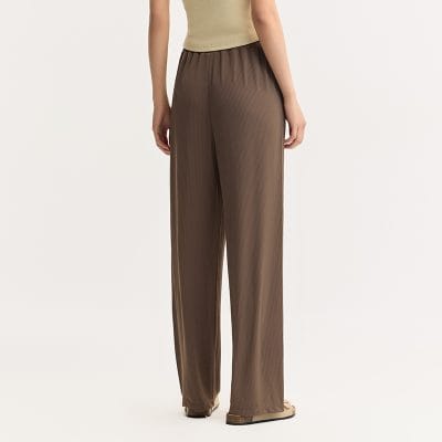 Stylish brown wide-leg trousers perfect for casual or professional wear, made from lightweight, comfortable fabric with a relaxed fit.