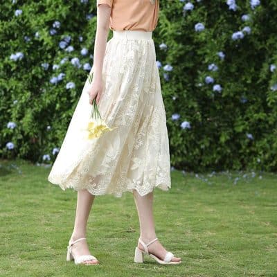 Beautiful lace midi skirt with floral embroidery, ideal for spring and summer outfits, pairing well with tops and accessories.