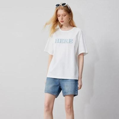 Stylish white casual T-shirt with