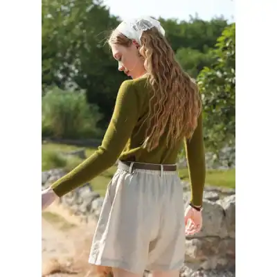 Beautiful woman in casual spring outfit outdoors.