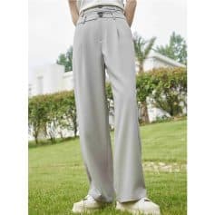 High-quality gray wide-leg trousers with a comfortable fit, perfect for casual or formal wear. Features a button closure and stylish design for a versatile wardrobe addition.