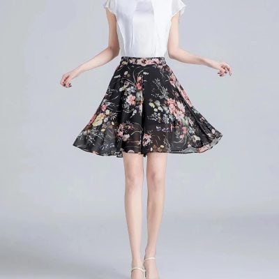 Elegant floral women's skirt, perfect for casual and formal events, featuring a flowy design and vibrant print. Ideal for stylish summer or spring outfits.