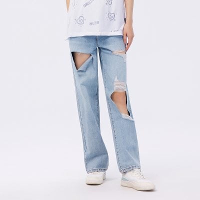 Comfortable trendy ripped denim jeans for women, stylish distressed design, perfect for casual wear and street style fashion.